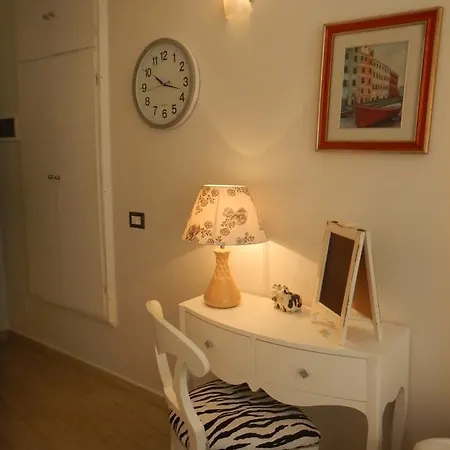 Lucrezia Accomodations * Vernazza